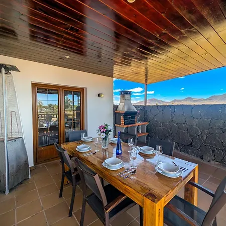 Villa Penguina - 5 Bedroom - Hot Tub - Heated Pool Playa Blanca (Lanzarote)