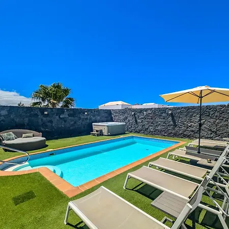 Vila Penguina - 5 Bedroom - Hot Tub - Heated Pool