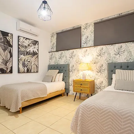 Vila Penguina - 5 Bedroom - Hot Tub - Heated Pool Playa Blanca (Lanzarote)