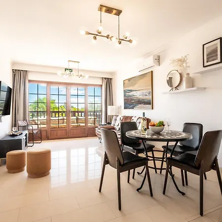 Penguina - 5 Bedroom - Hot Tub - Heated Pool Villa Playa Blanca (Lanzarote)